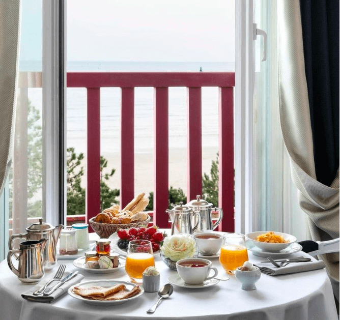 Why refer the rhubarb jam for your healthy breakfast offer of the beautiful days?